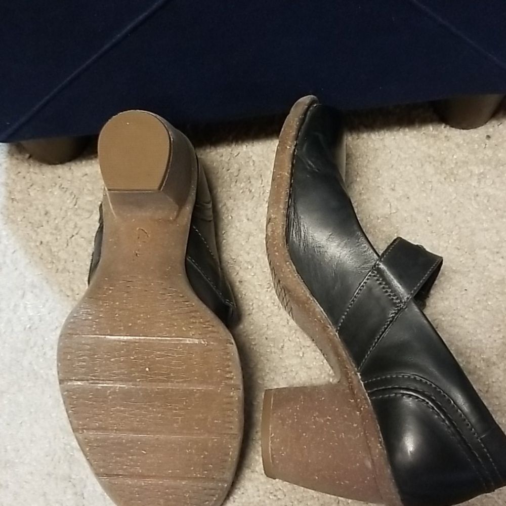 Clark's Mary Jane style heel - Picture 3 of 4